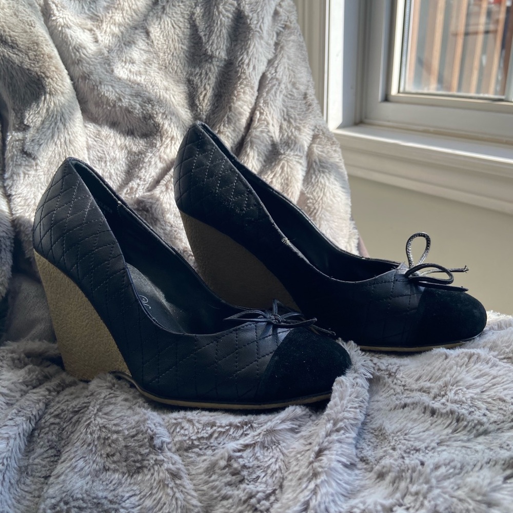 Black Quilted Wedges